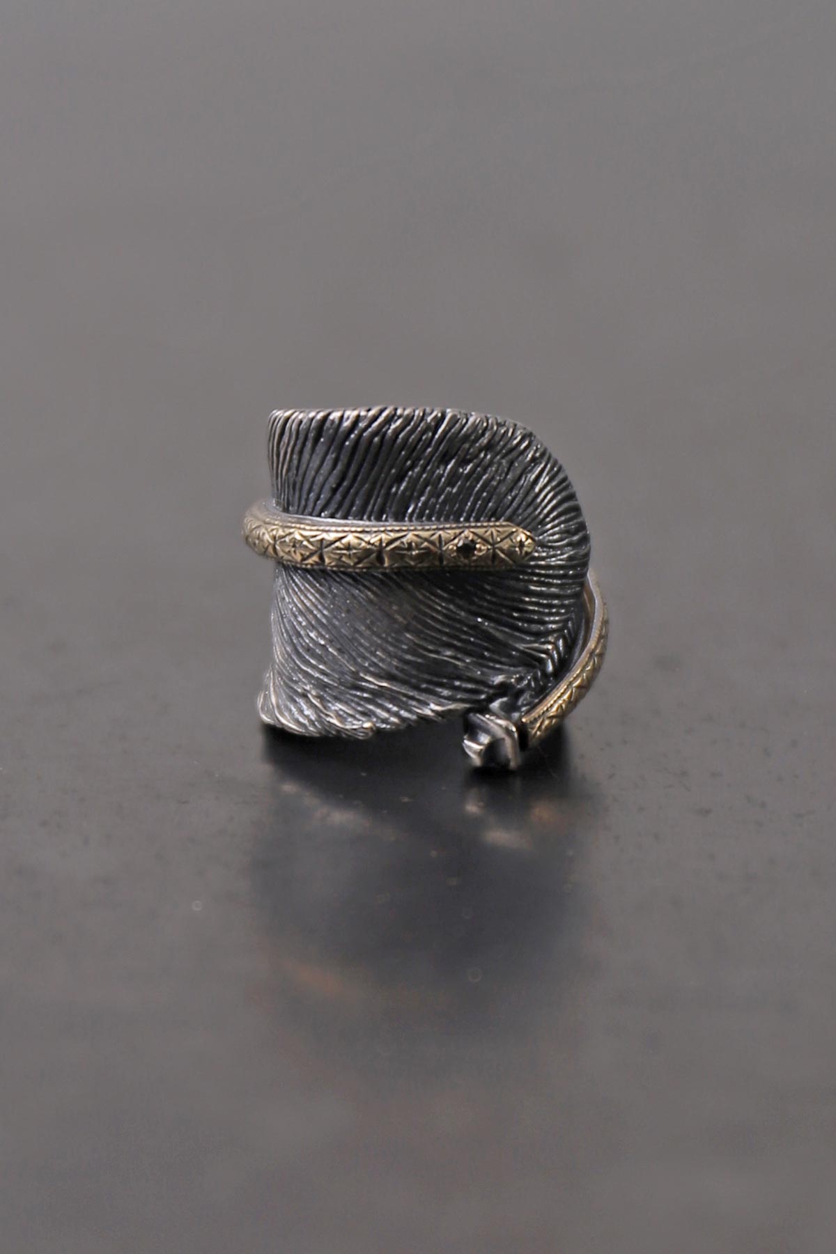 【Rusty Thought】 BLACK SILVER FEATHER &amp; GOLD RING_RT03