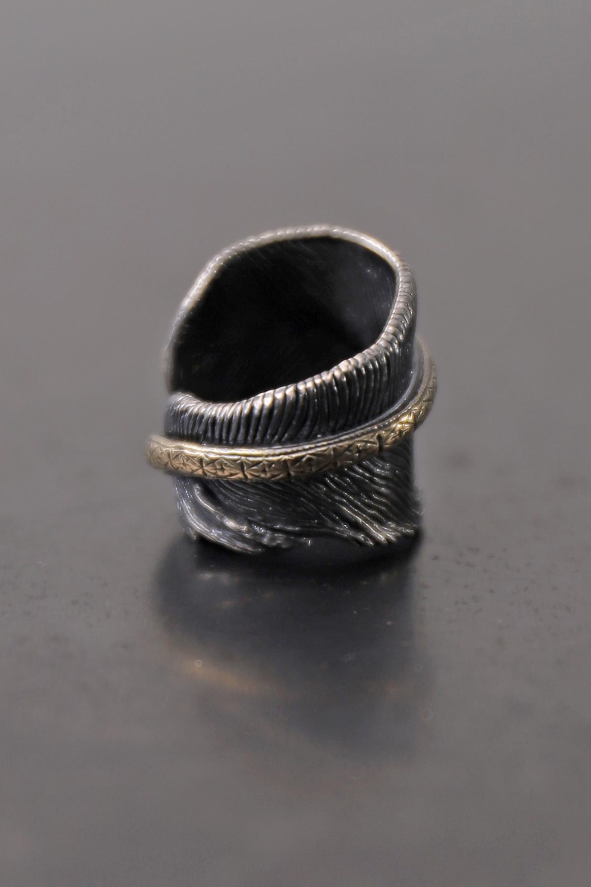 【Rusty Thought】 BLACK SILVER FEATHER &amp; GOLD RING_RT03