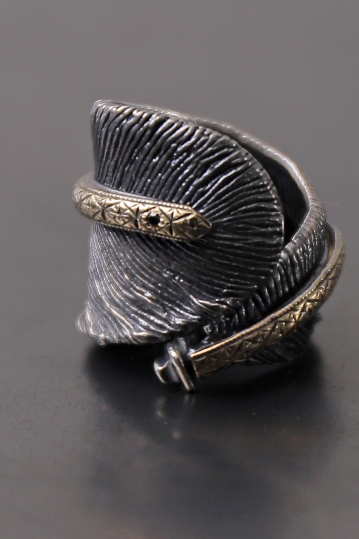 【Rusty Thought】 BLACK SILVER FEATHER &amp; GOLD RING_RT03