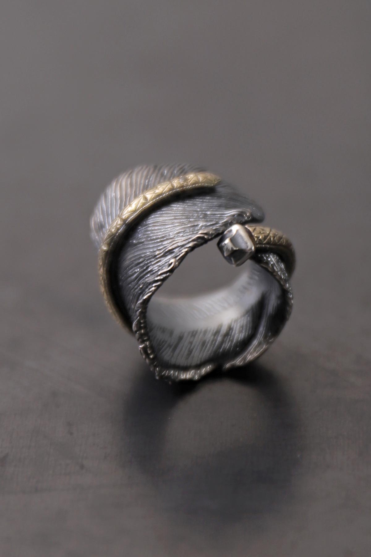 【Rusty Thought】 BLACK SILVER FEATHER &amp; GOLD RING_RT03