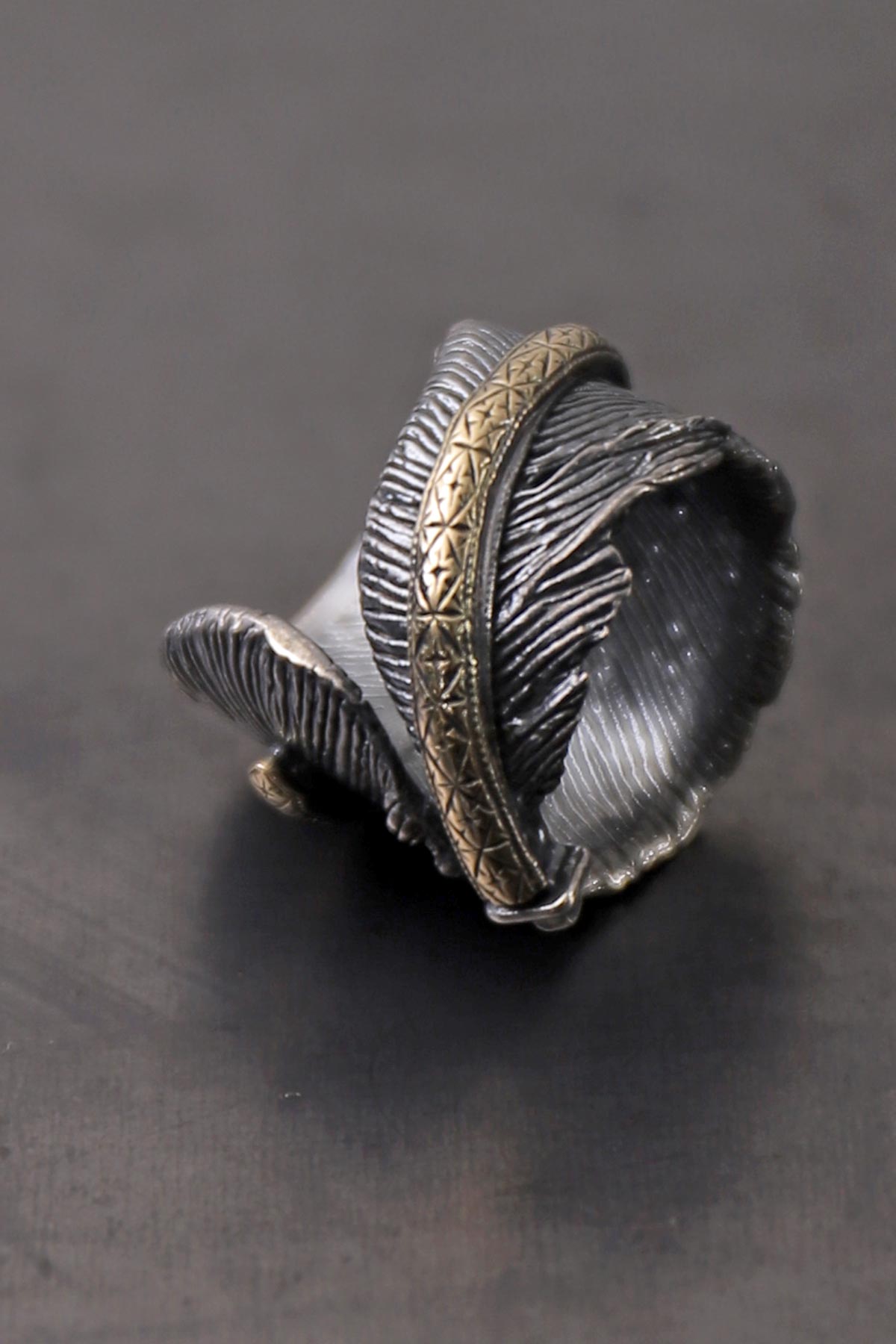【Rusty Thought】 BLACK SILVER FEATHER &amp; GOLD RING_RT03