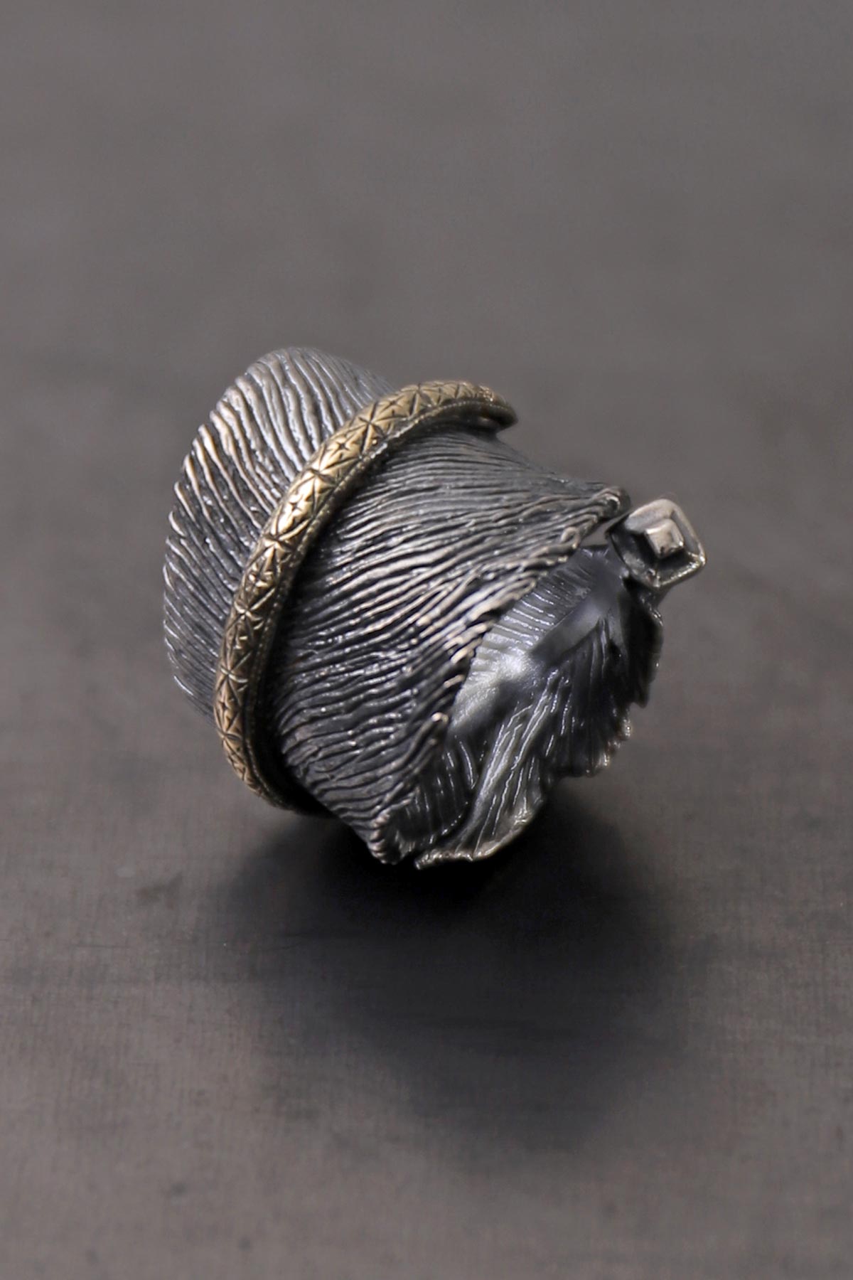 【Rusty Thought】 BLACK SILVER FEATHER &amp; GOLD RING_RT03