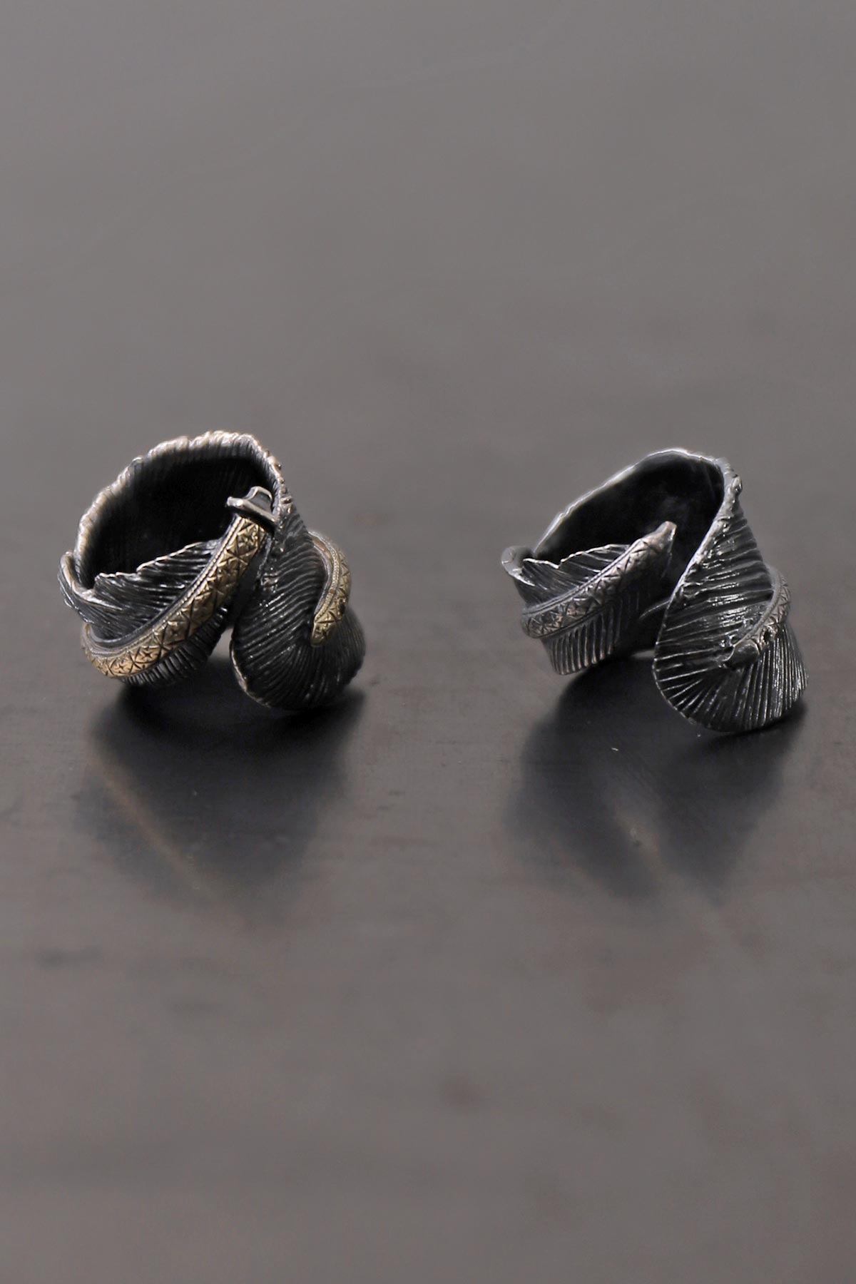 【Rusty Thought】 BLACK SILVER FEATHER &amp; GOLD RING_RT03