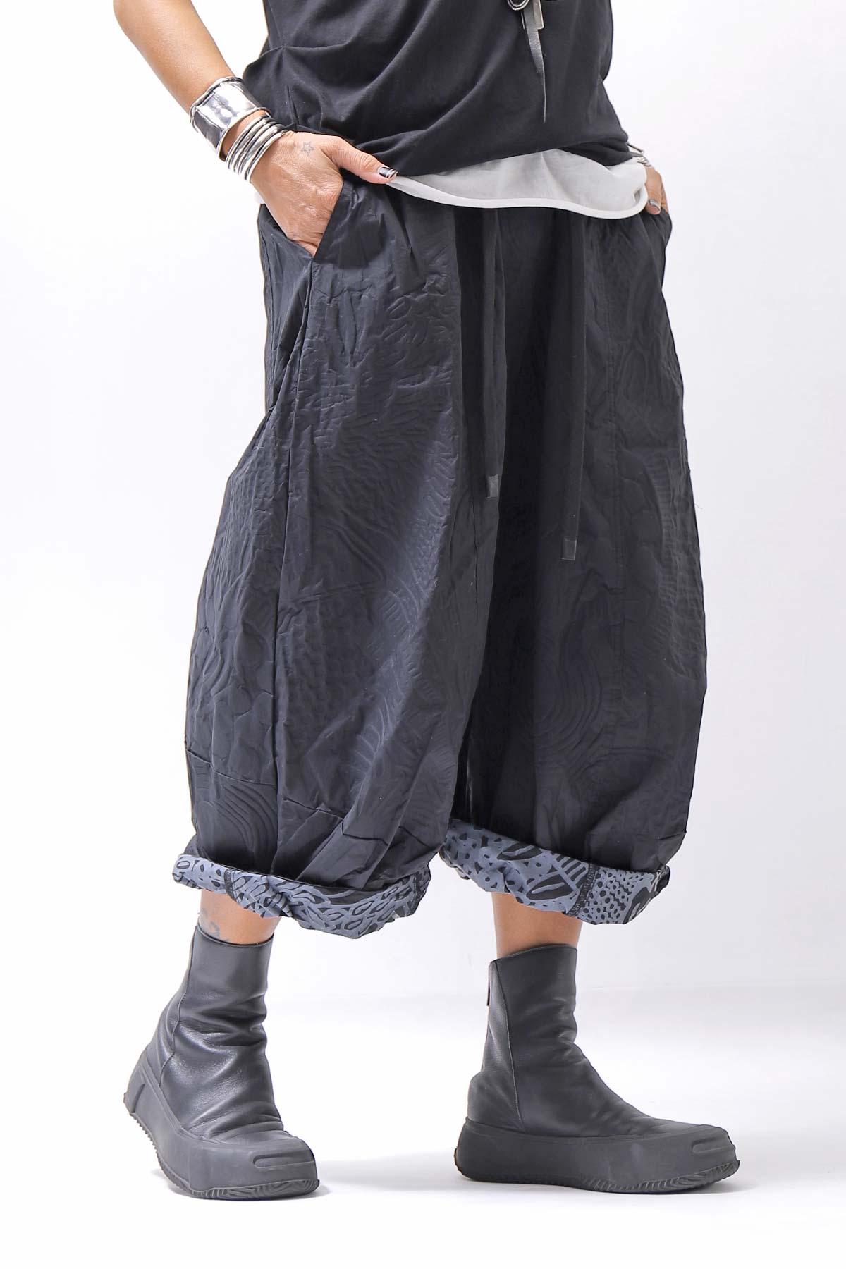 【RUNDHOLZ】 UNISEX COTTON EMBOSS PRINT EASY PANTS _BLACK POPLIN PRINT