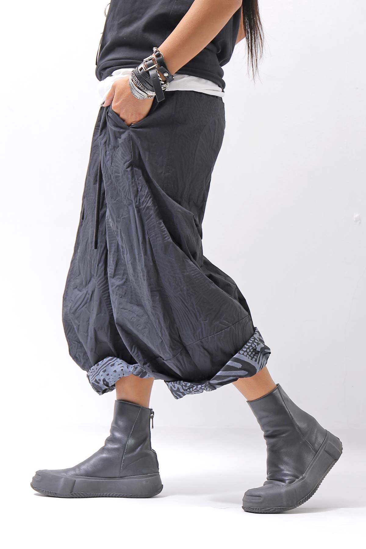 【RUNDHOLZ】 UNISEX COTTON EMBOSS PRINT EASY PANTS _BLACK POPLIN PRINT