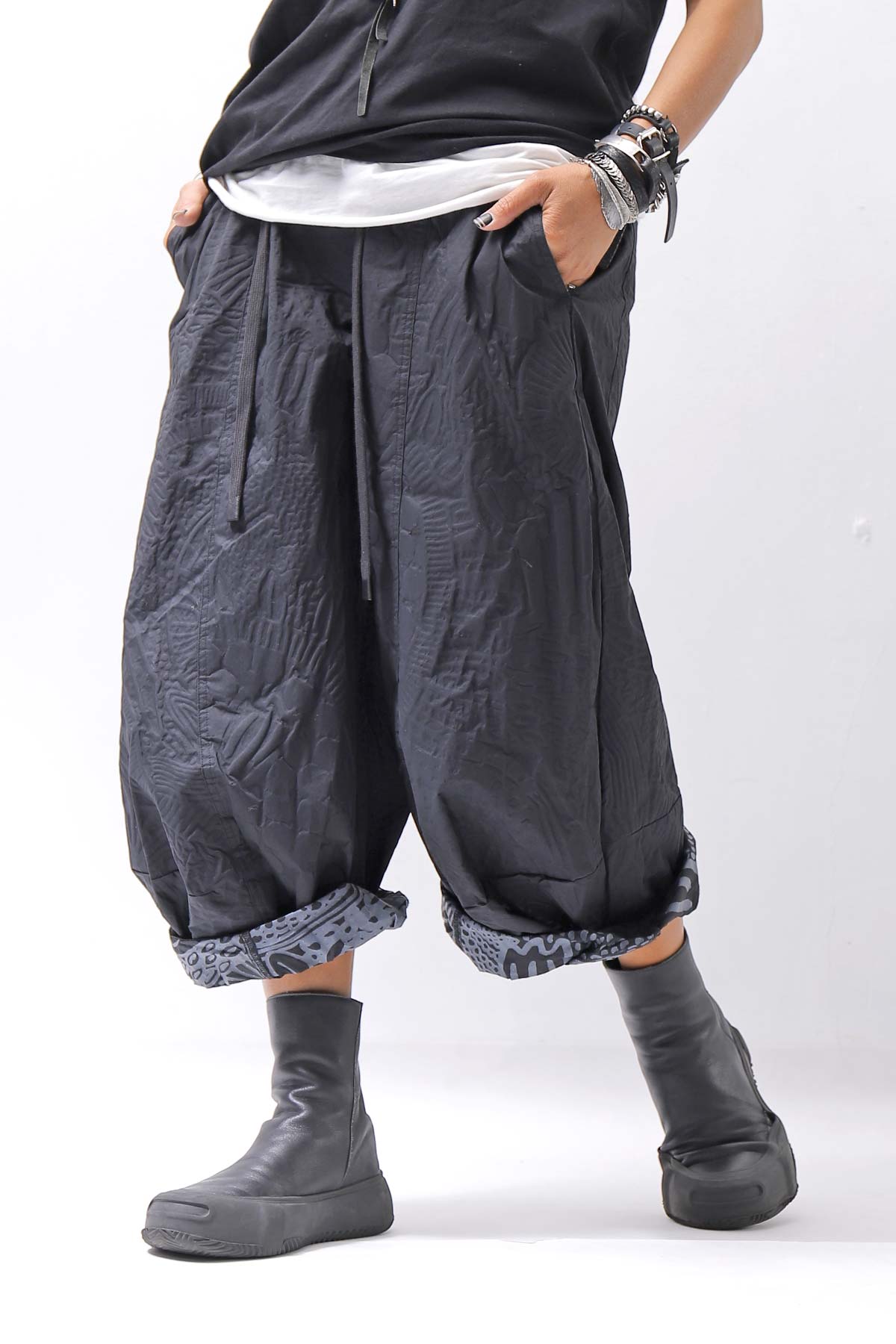 【RUNDHOLZ】 UNISEX COTTON EMBOSS PRINT EASY PANTS _BLACK POPLIN PRINT