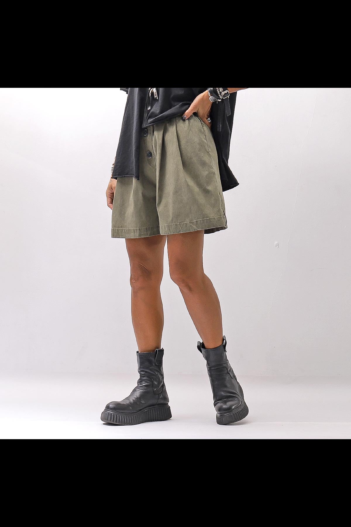 【Primordial is Primitive】 STRETCH ECO LEATHER SHORT PANTS 535AL_MILITARY