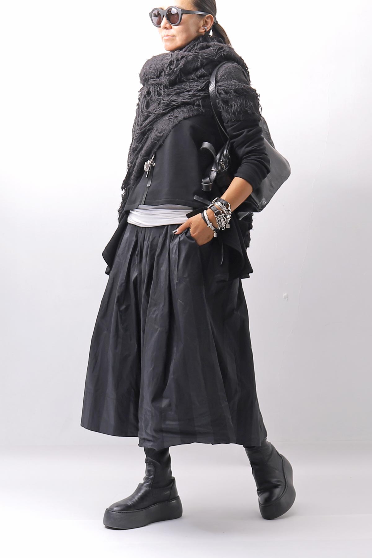 【PLÜ】 FLARED COTTON LIGHT SWEAT SHORT TOP PL11T_BLACK