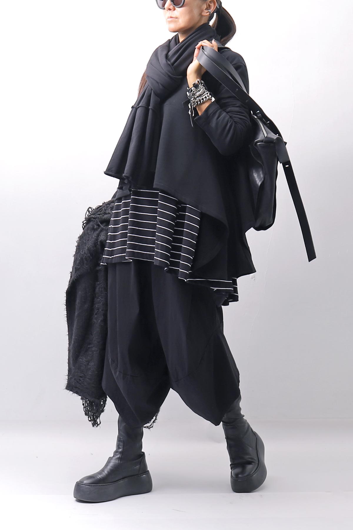 【PLÜ】 FLARED COTTON LIGHT SWEAT SHORT TOP PL11T_BLACK