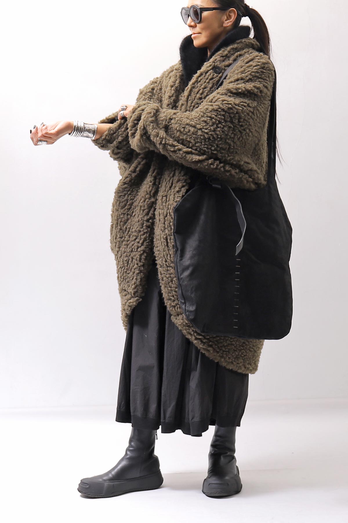 【Alès Dacchia】 BACK ZIP FRONT DRAPE LEATHER SNEAKER_BLACK