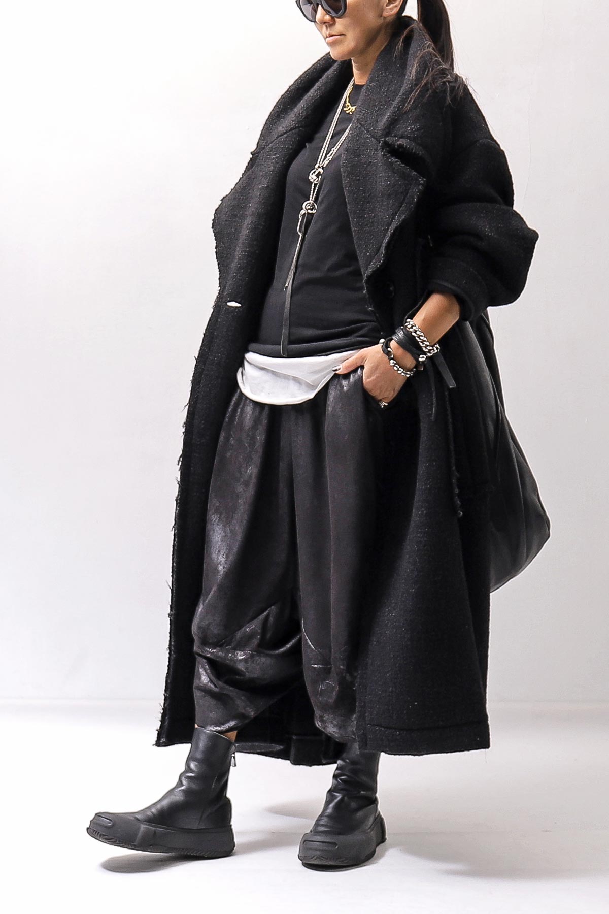 【Alès Dacchia】 BACK ZIP FRONT DRAPE LEATHER SNEAKER_BLACK