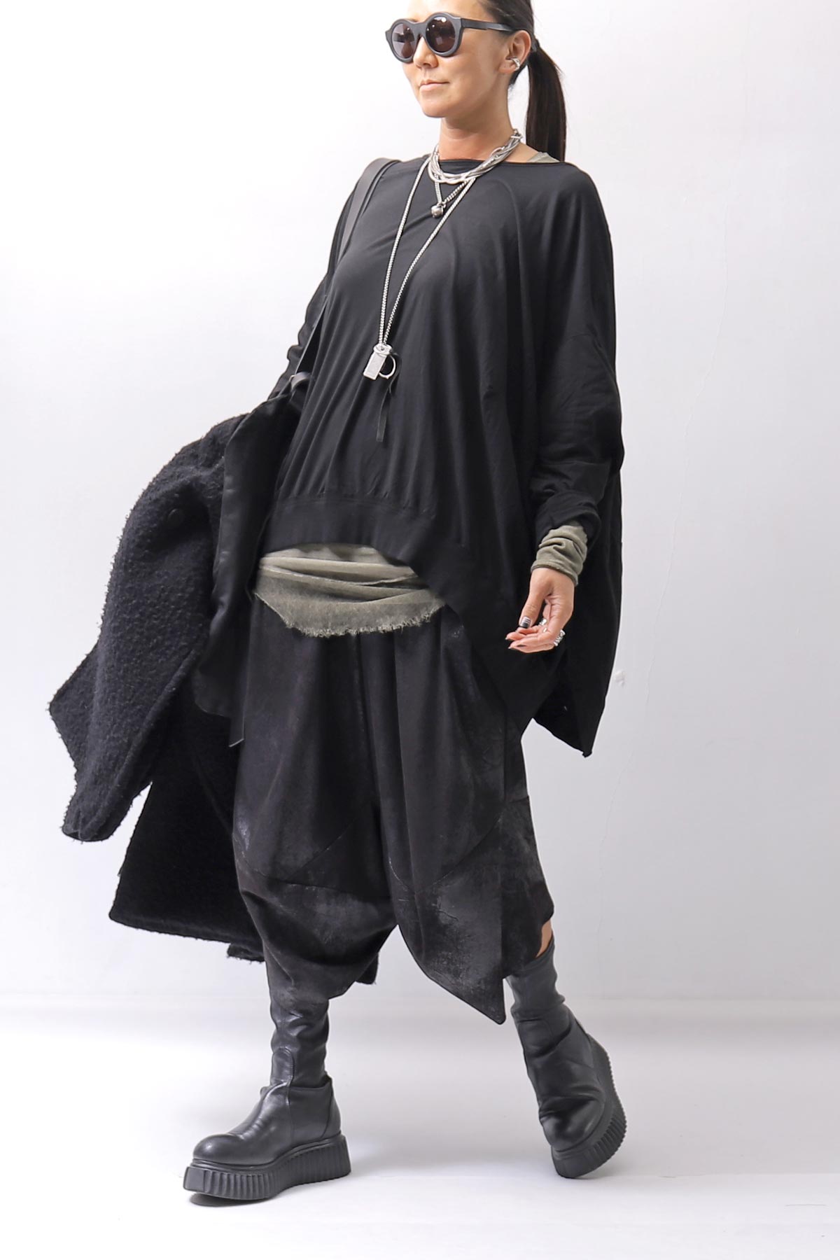 【RUNDHOLZ】 UNISEX TWIST COTTON BACK LAYERED ASYMMETRY TOP 256 0531_BLACK
