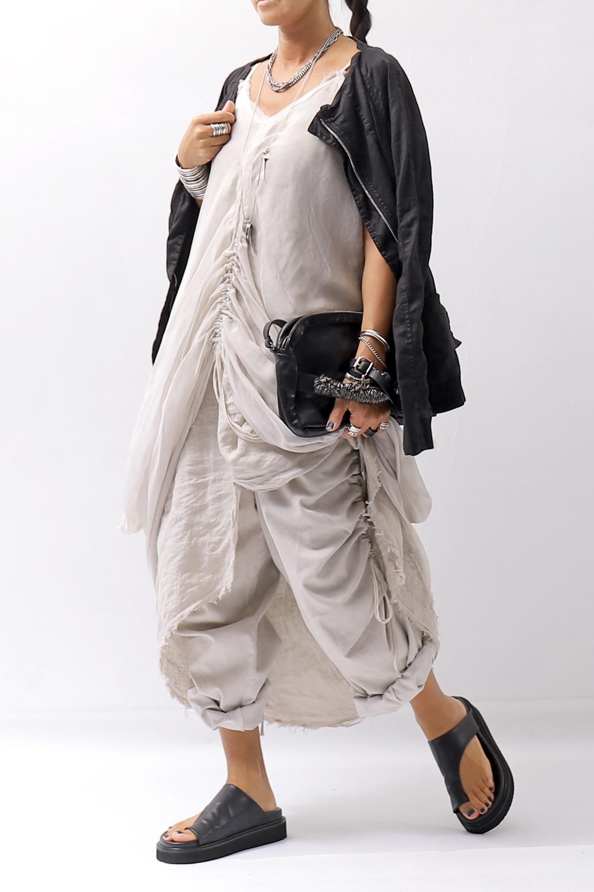 【Alès Dacchia】 UNISEX LEATHER TONG CITY SANDAL_BLACK
