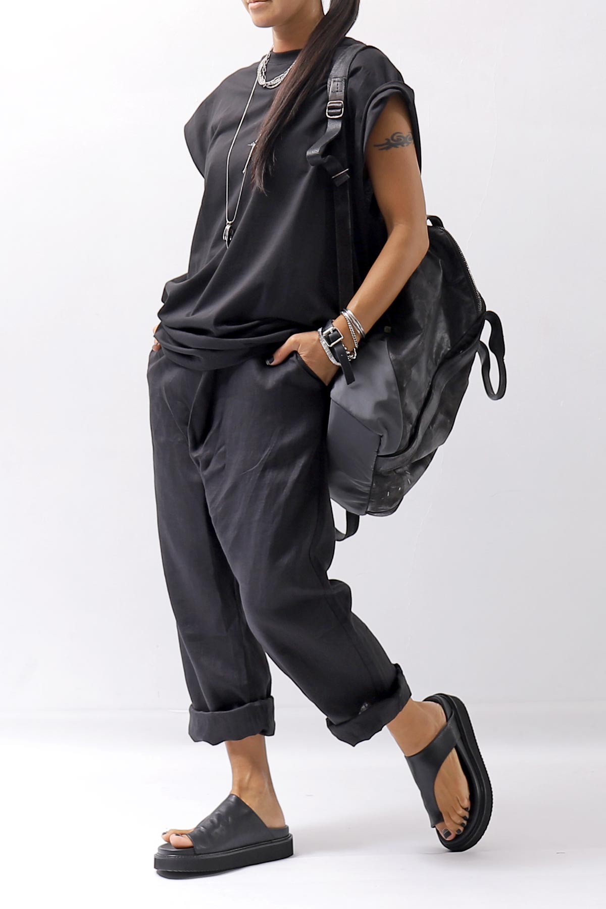 【Alès Dacchia】 UNISEX LEATHER TONG CITY SANDAL_BLACK